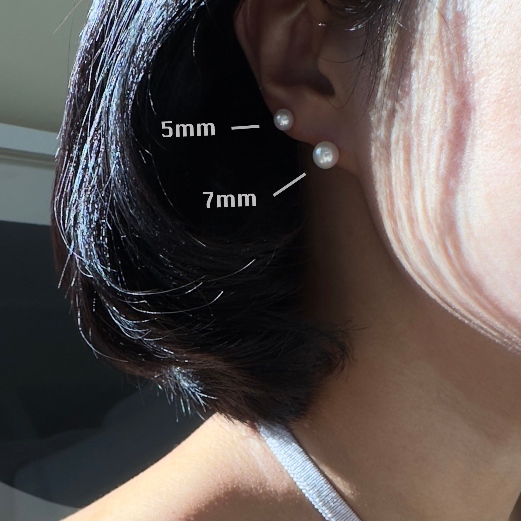 Round 14K Solid Gold Genuine White Pearl Pushback Earrings
These exquisite round 14k solid gold genuine white cultured pearl earrings are crafted using the finest quality pearls mounted on solid 14-karat gold posts. A luxurious choice, these earrings make the perfect accessory for any outfit, complimenting the luster of the pearls' white body color and fine sheen. Enjoy the luxurious and elegance of these beautiful earrings. These timeless beauties come in three sizes: 5mm, 6mm, and 7mm.