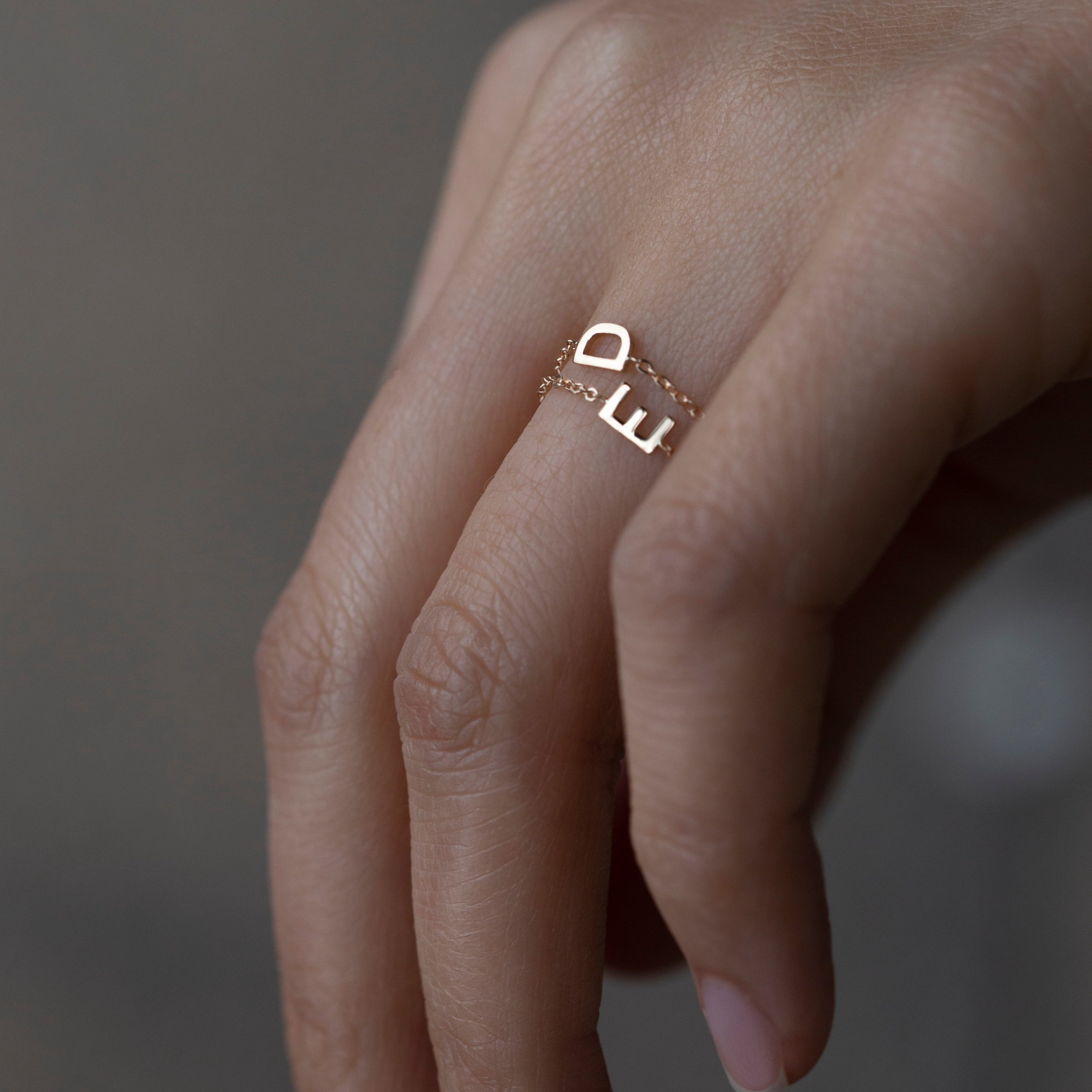monogram for a modern and timeless touch. Luxurious and sophisticated, this delicate chain ring exudes exclusivity.
Simple, minimalist everyday; Initial Ring - Perfect as a stacking ring or by itself.