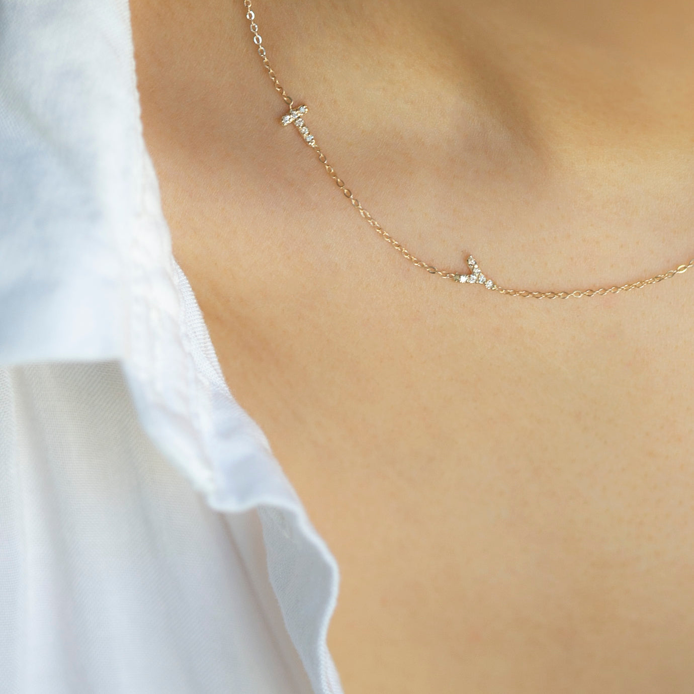 Discover the perfect addition to your jewelry collection with our Personalized Asymmetrical 14k solid gold initials necklace. This simple and minimalistic necklace is perfect for everyday wear, whether you choose to wear it alone or layer it with your favorite necklaces.