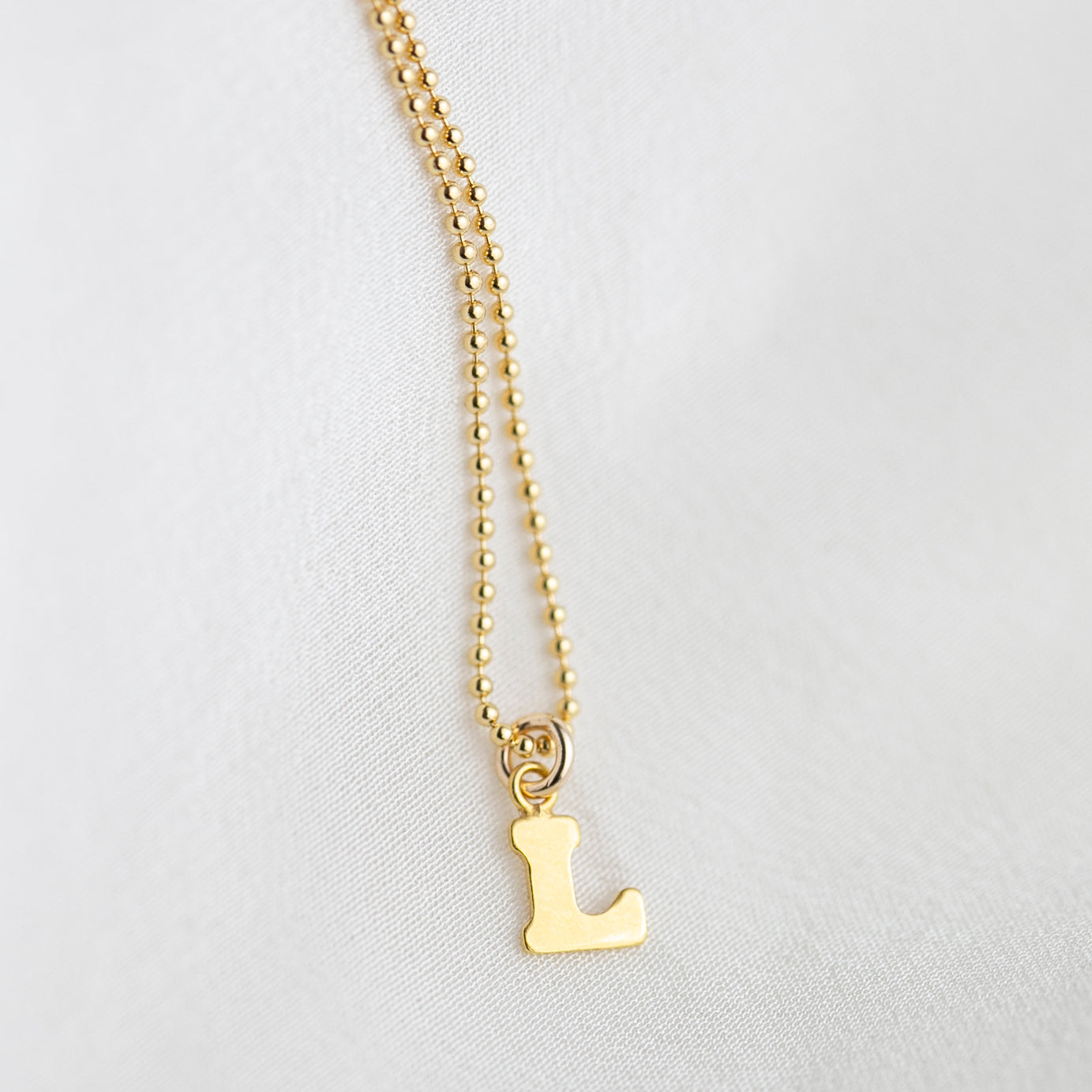 Personalized initials necklace with block font letters
Simple, minimalist everyday necklace
Perfect wearing alone or layering with your favorite necklaces.