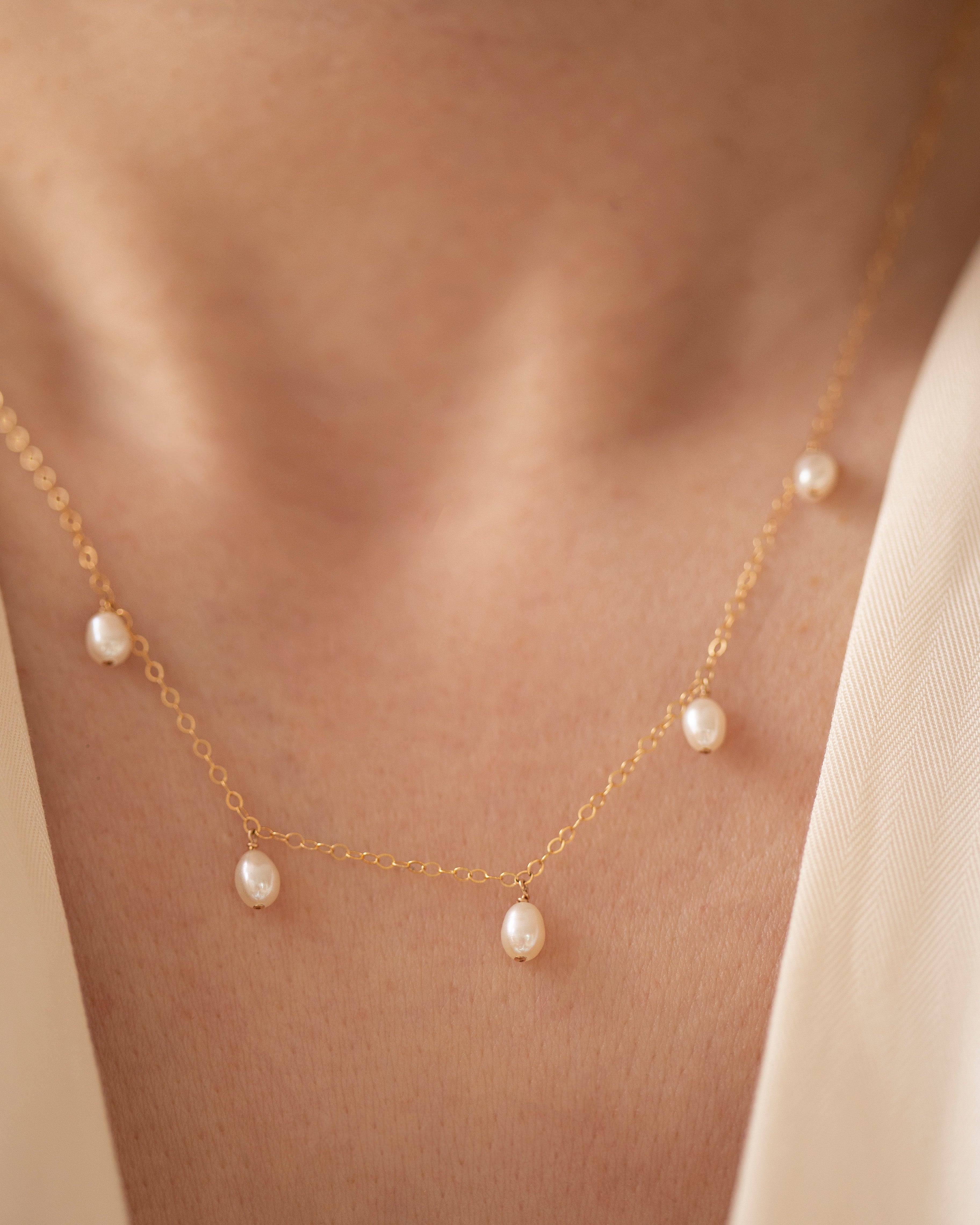 dainty fresh water pearl dangle necklace 