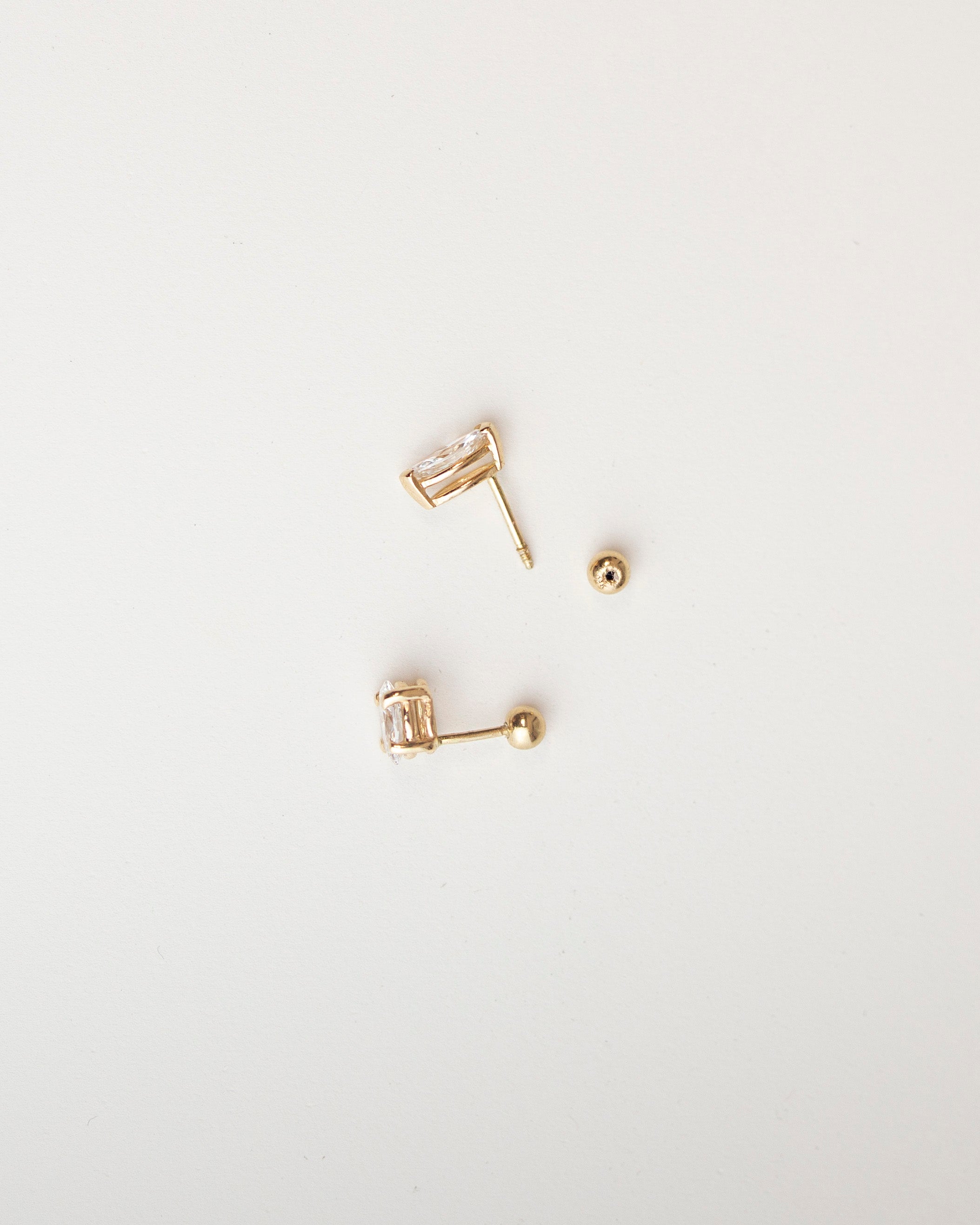 The backing is a ball screw back for 24 hour of comfort.
Perfect every day size, not too small not too overly big.
Minimalist setting makes the diamond stone stand out even more.
Timeless, versatility must have earrings.
Wear it as a solitaire stud or as a diamond ear stack for multiple piercings.
Made with high quality lab grown diamonds.