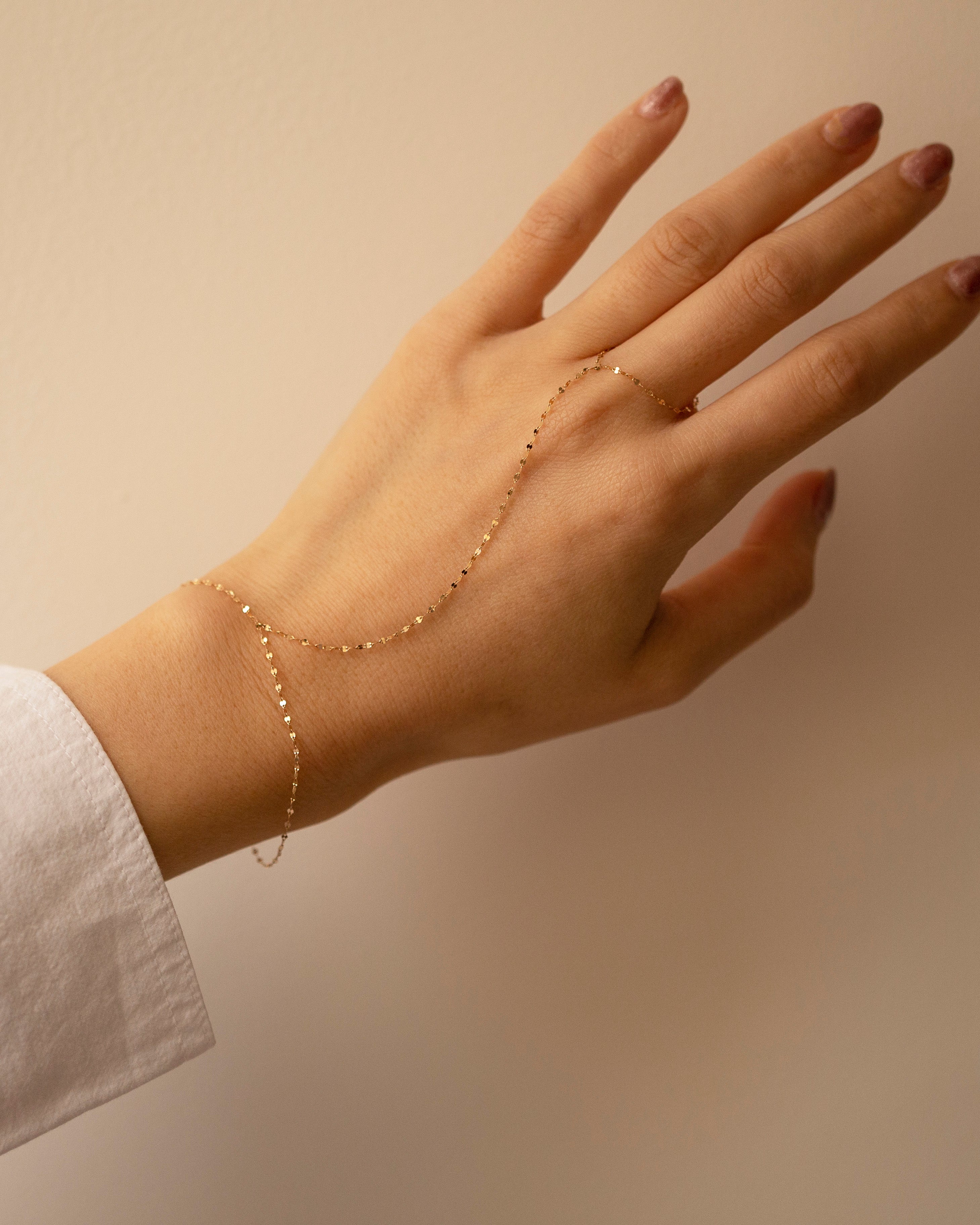 summer hand chain look