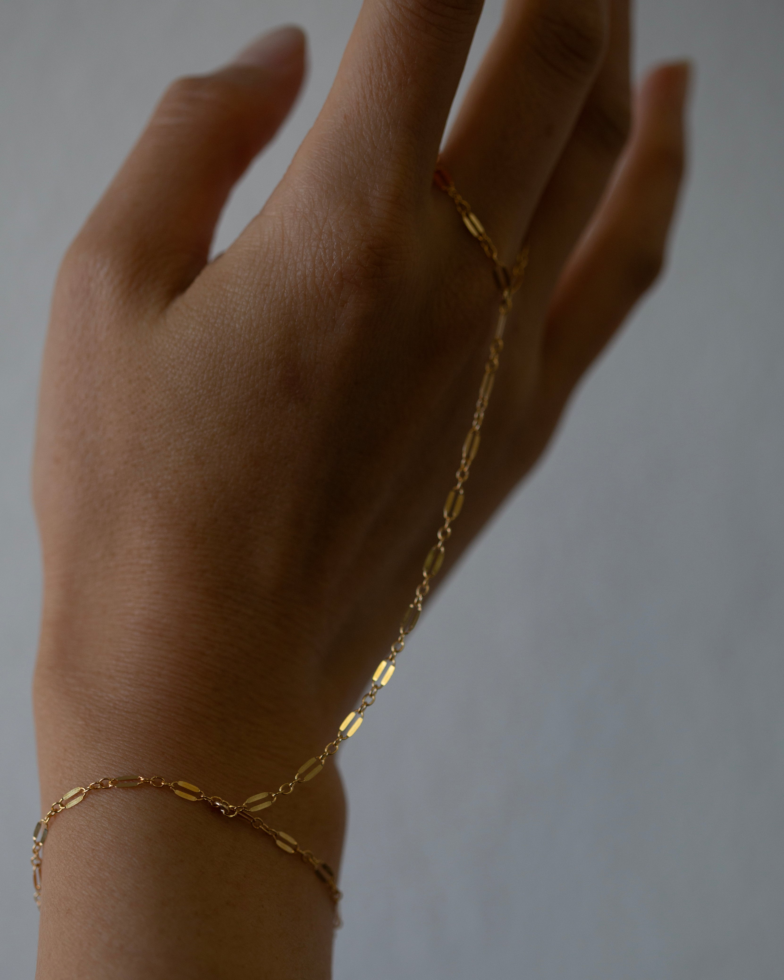 This exquisite and delicate hand chain with lace chain is a stylish, effortlessly elegant way to elevate your look. Perfect for layering and creating a boho aesthetic, this understated bracelet is also available in sterling silver. Make a statement with this tasteful and luxurious accessory for a timelessly sophisticated finish.