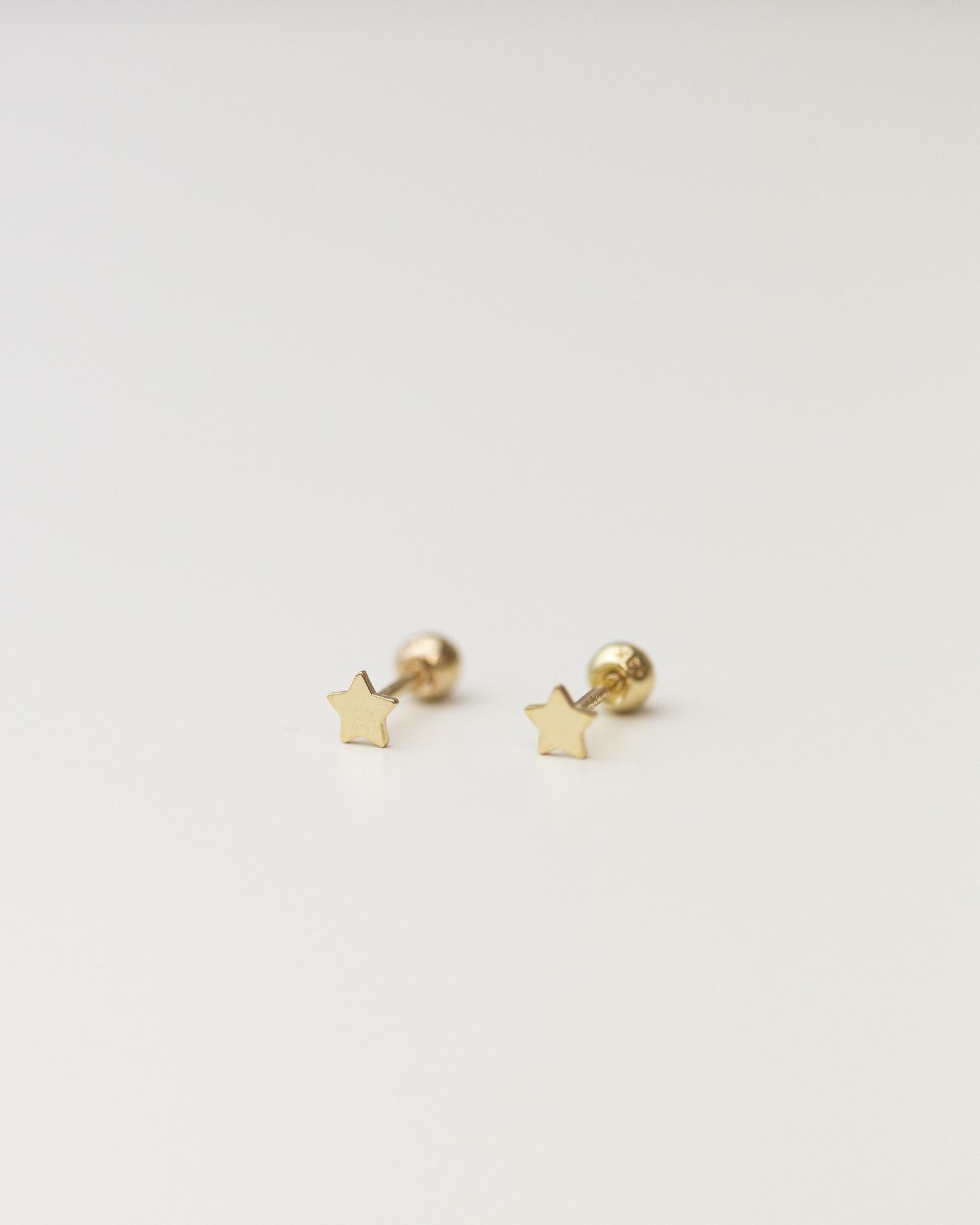 14K Yellow Gold star stud earring


Minimalist, high quality, and timeless.
Very secure and comfortable to wear because
of the screw back ball design for the backing