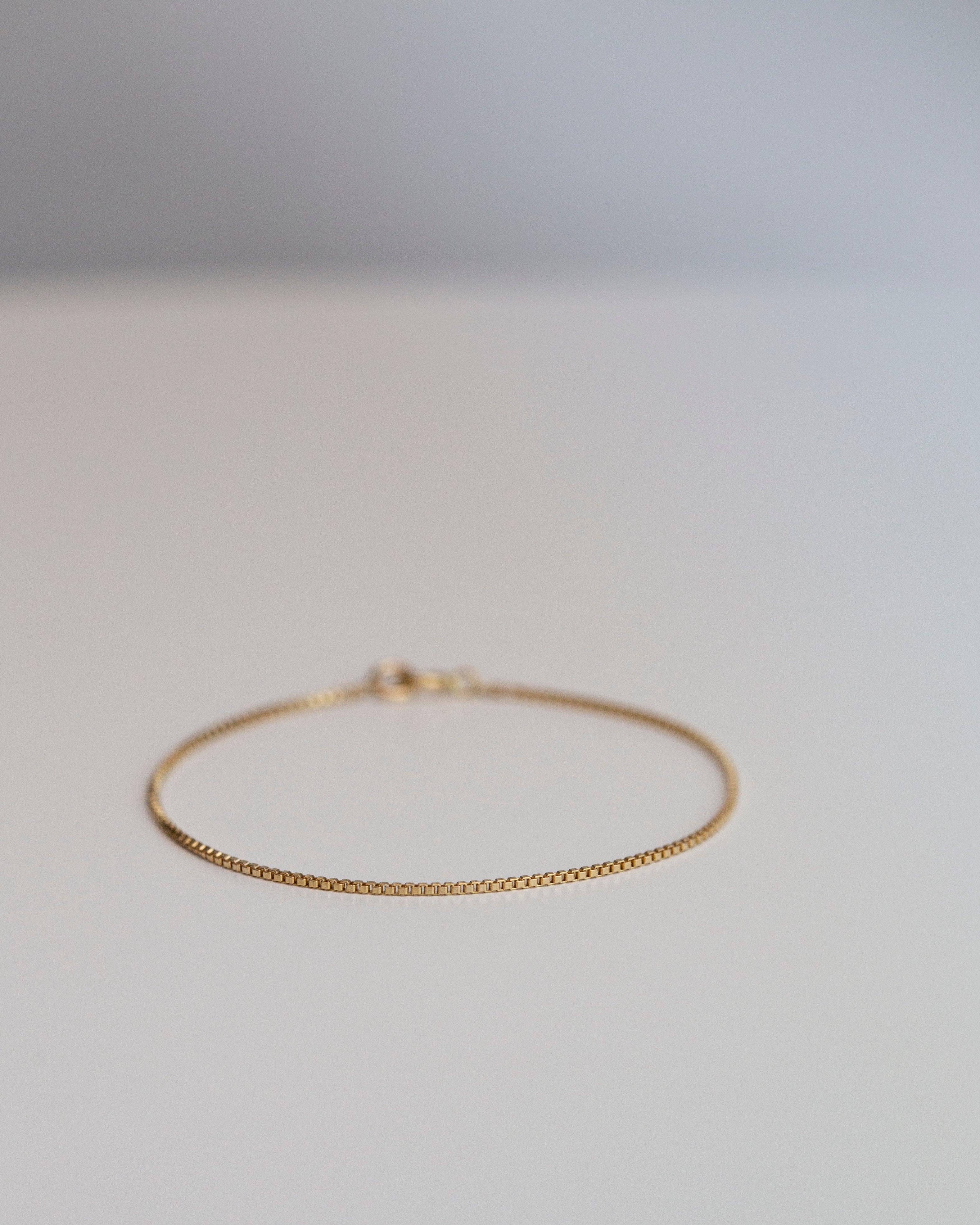 Perfect for adding a shine to your outfit.
Simple and delicate bracelet - Perfect for stacking; Layering or even alone.