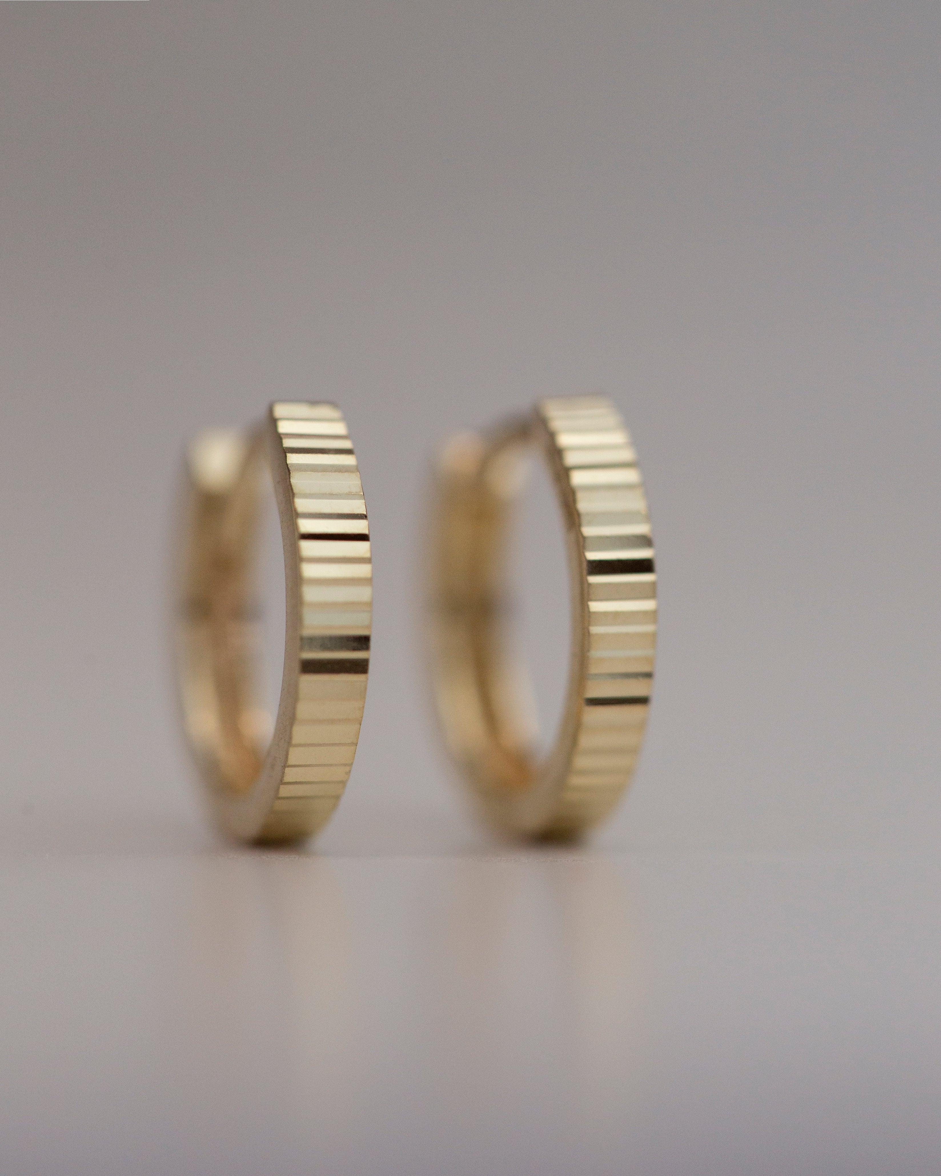 Must have staple piece —
14K Gold light-catching facets fluted cut hoop earrings

Beautiful gold Huggie Hoop Earrings