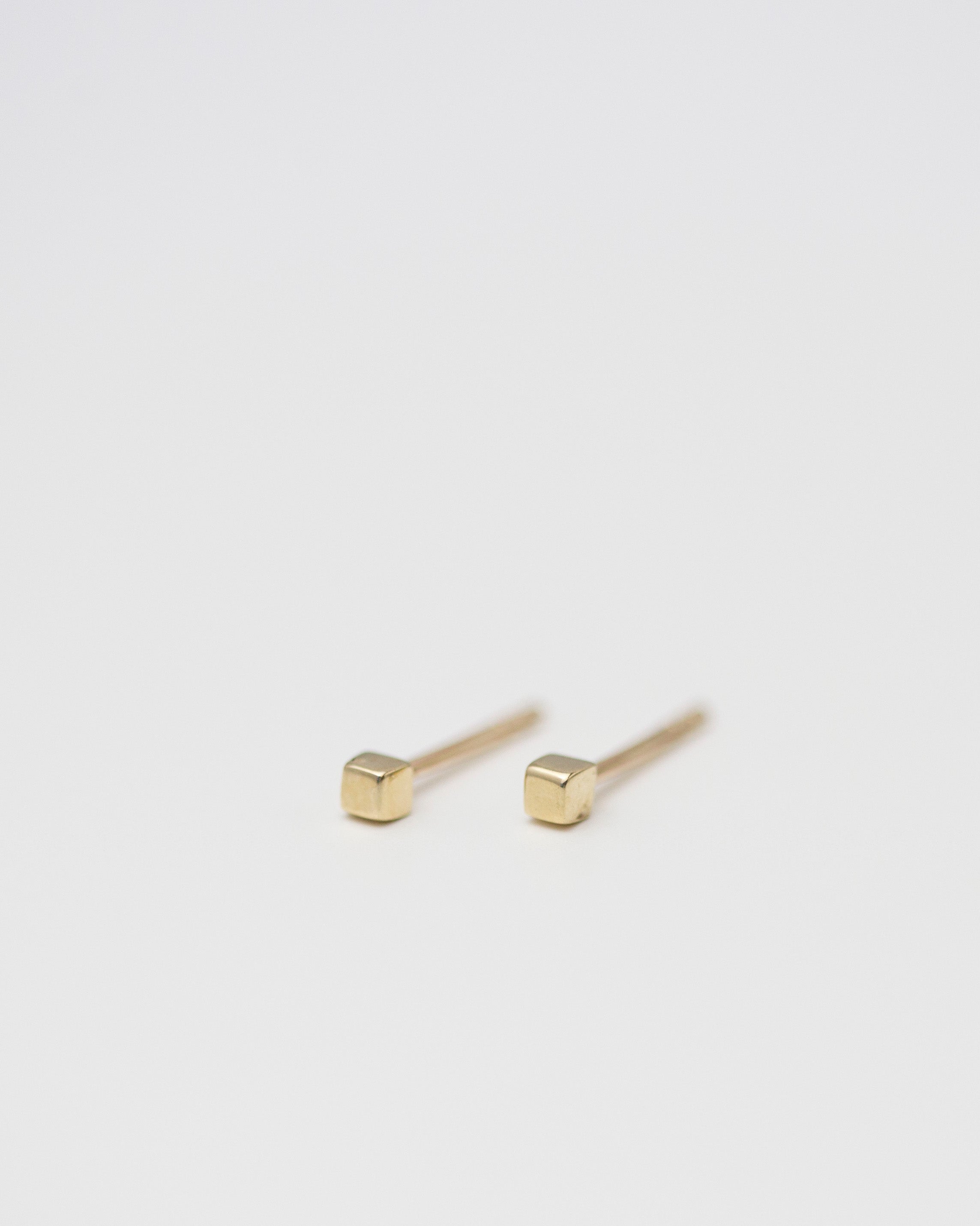 Minimal Mini Cube Earrings
Basic but necessary!
Lightest cute small cube earrings.

Wear it while showering, swimming
All day, everyday