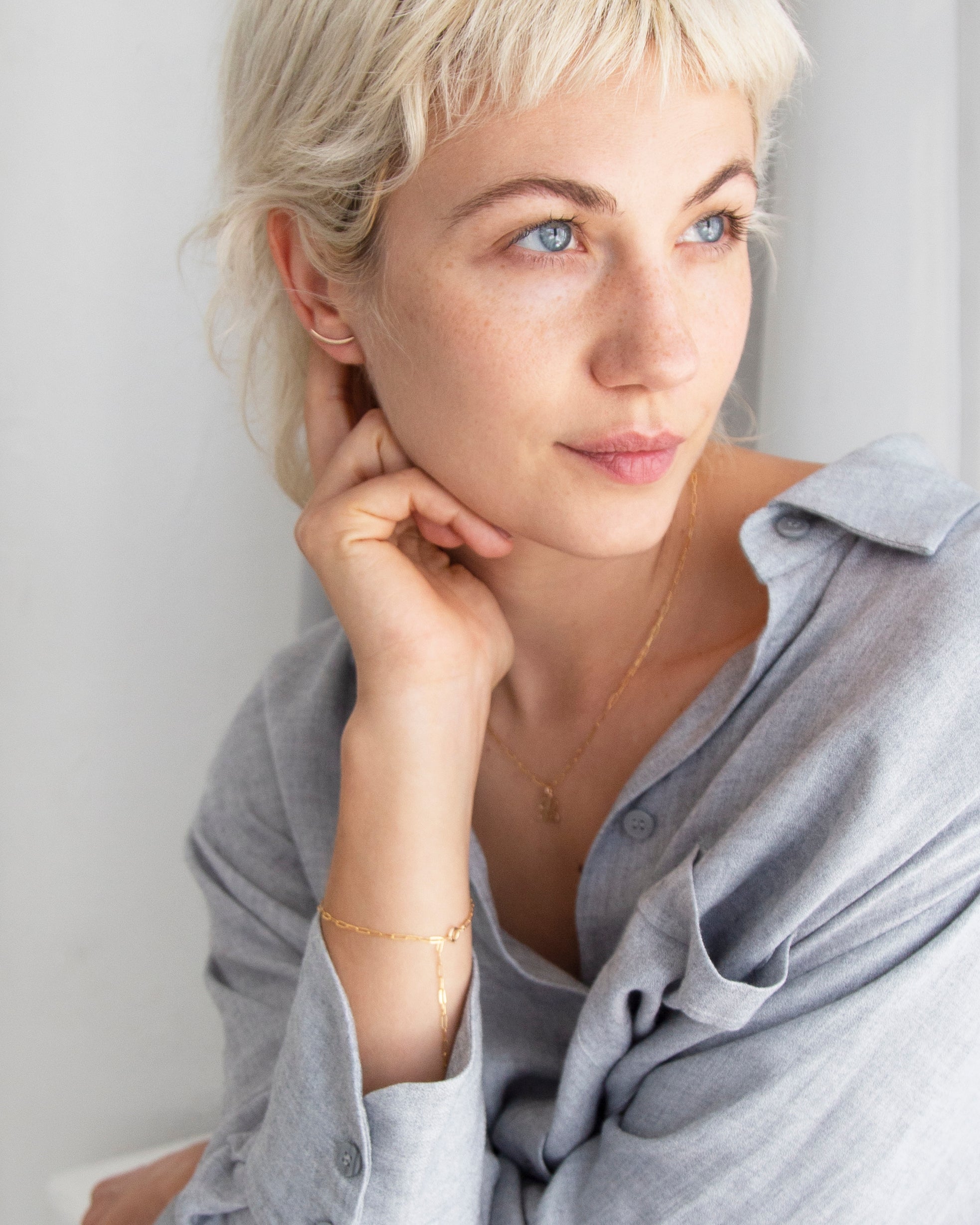 Swoop Climber Earrings

Minimal Swoop Climber Earrings in 14K Gold filled - Hammered or Shinny,
Little Crescent Moon studs are so simple, neat and stylish!