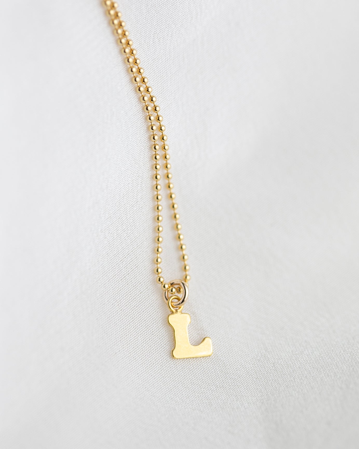 Personalized initials necklace with block font letters
Simple, minimalist everyday necklace
Perfect wearing alone or layering with your favorite necklaces.