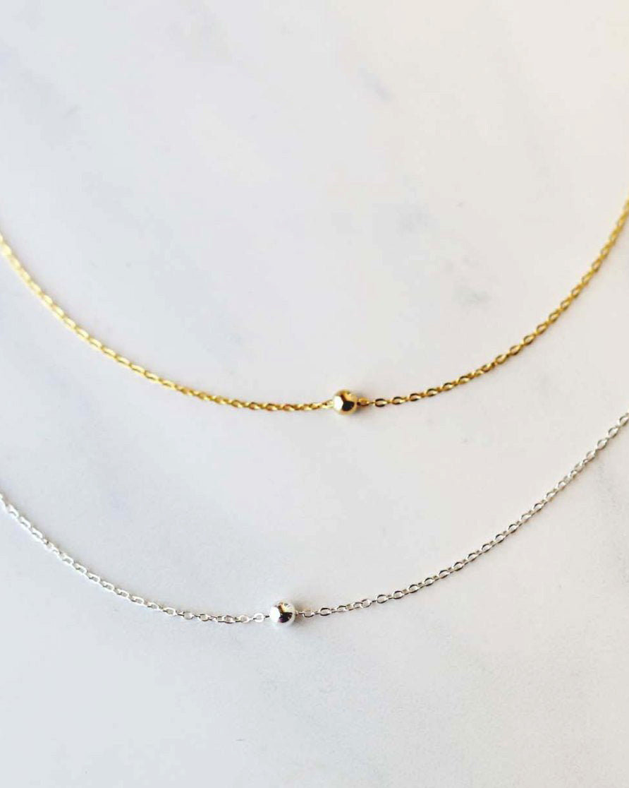 Tiny bead Bracelet |

Simple, minimalist everyday bracelet
Perfect wearing alone or layering with your favorite bracelets.