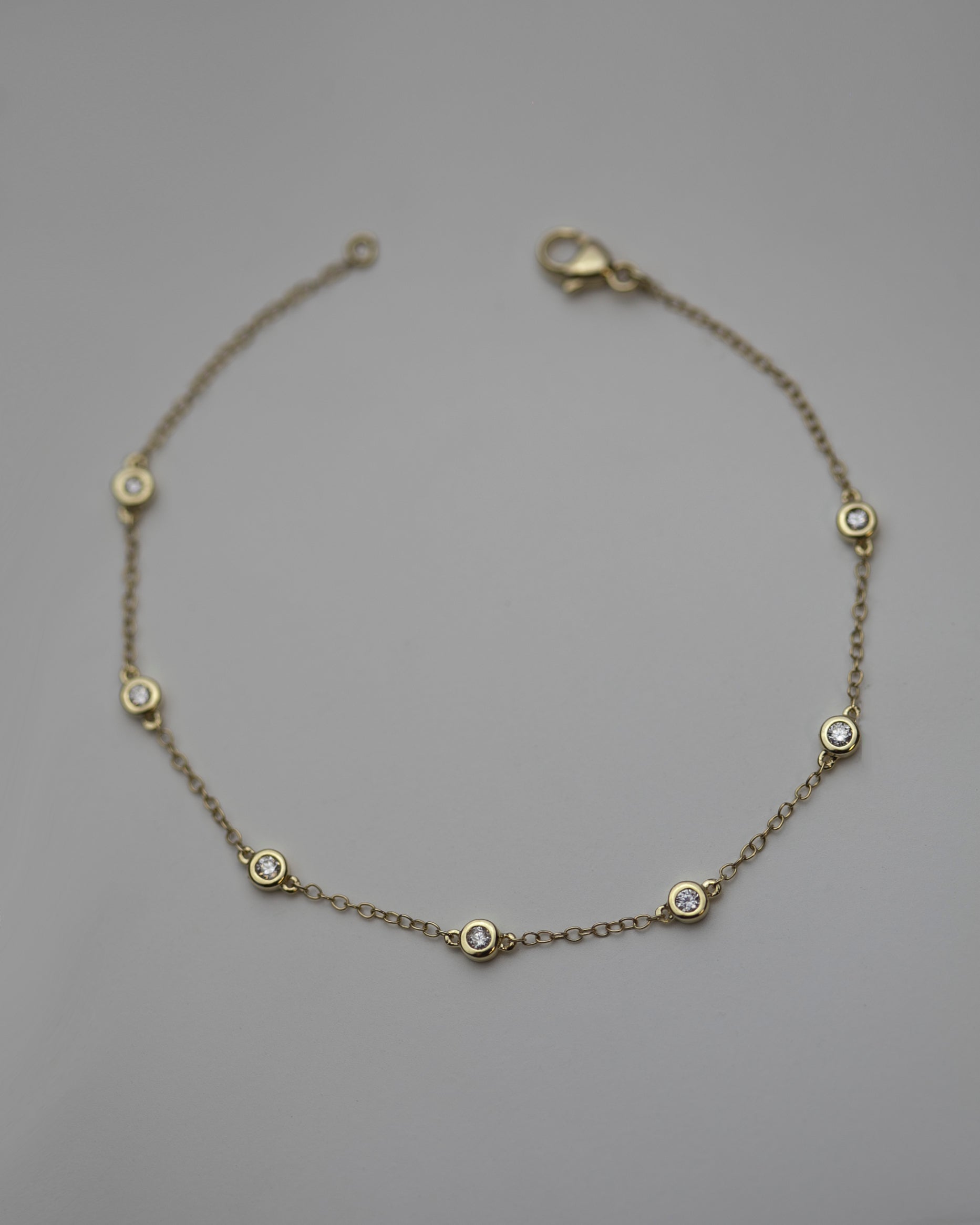 bracelet with 7 diamond bezels 