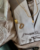 This necklace features a miraculous medal, a widely recognized depiction of the Virgin Mary in the Catholic faith. An ideal present with significance for baptism or Christmas.