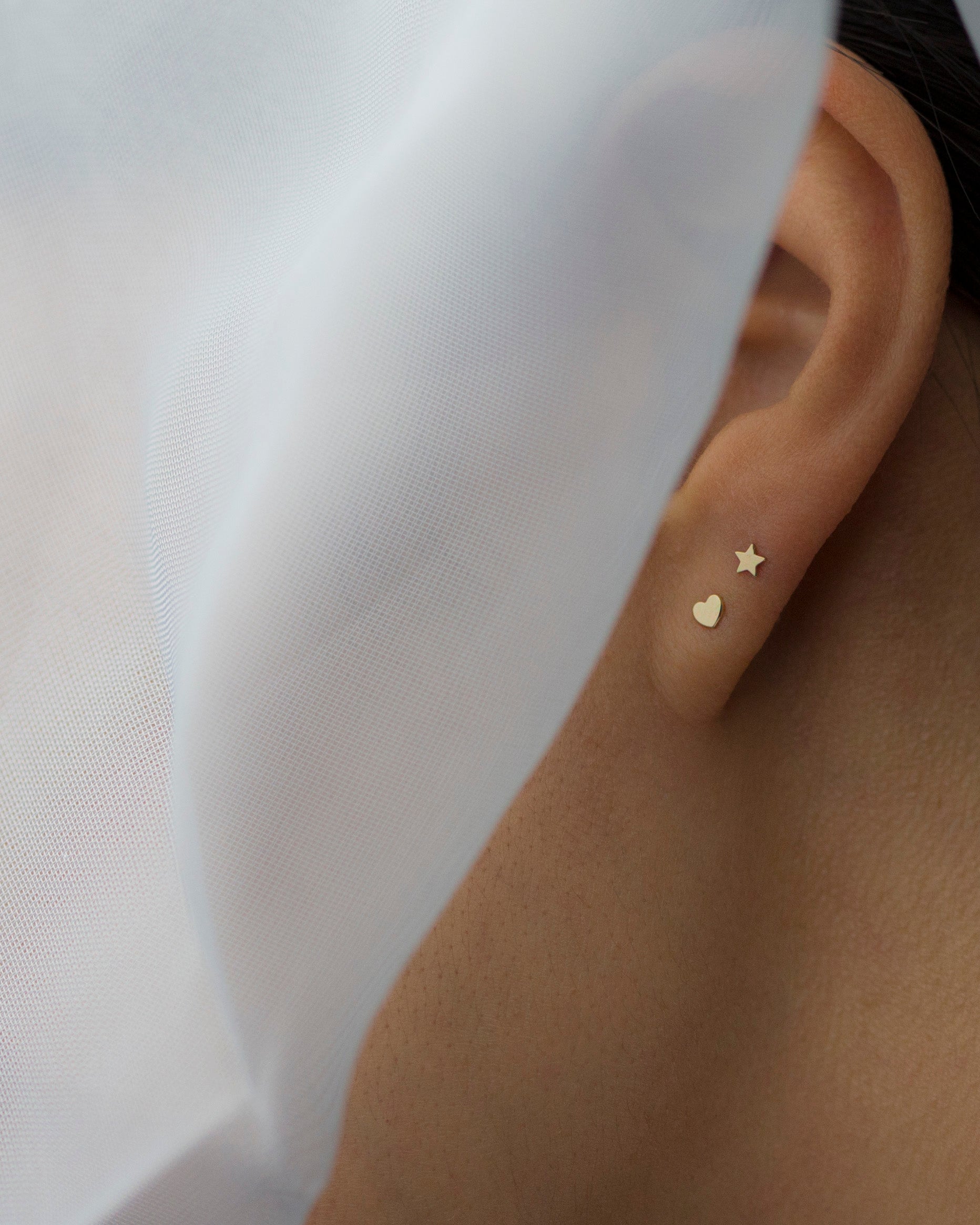 Minimal Mini Heart Earrings
Lightest cute small cube earrings.