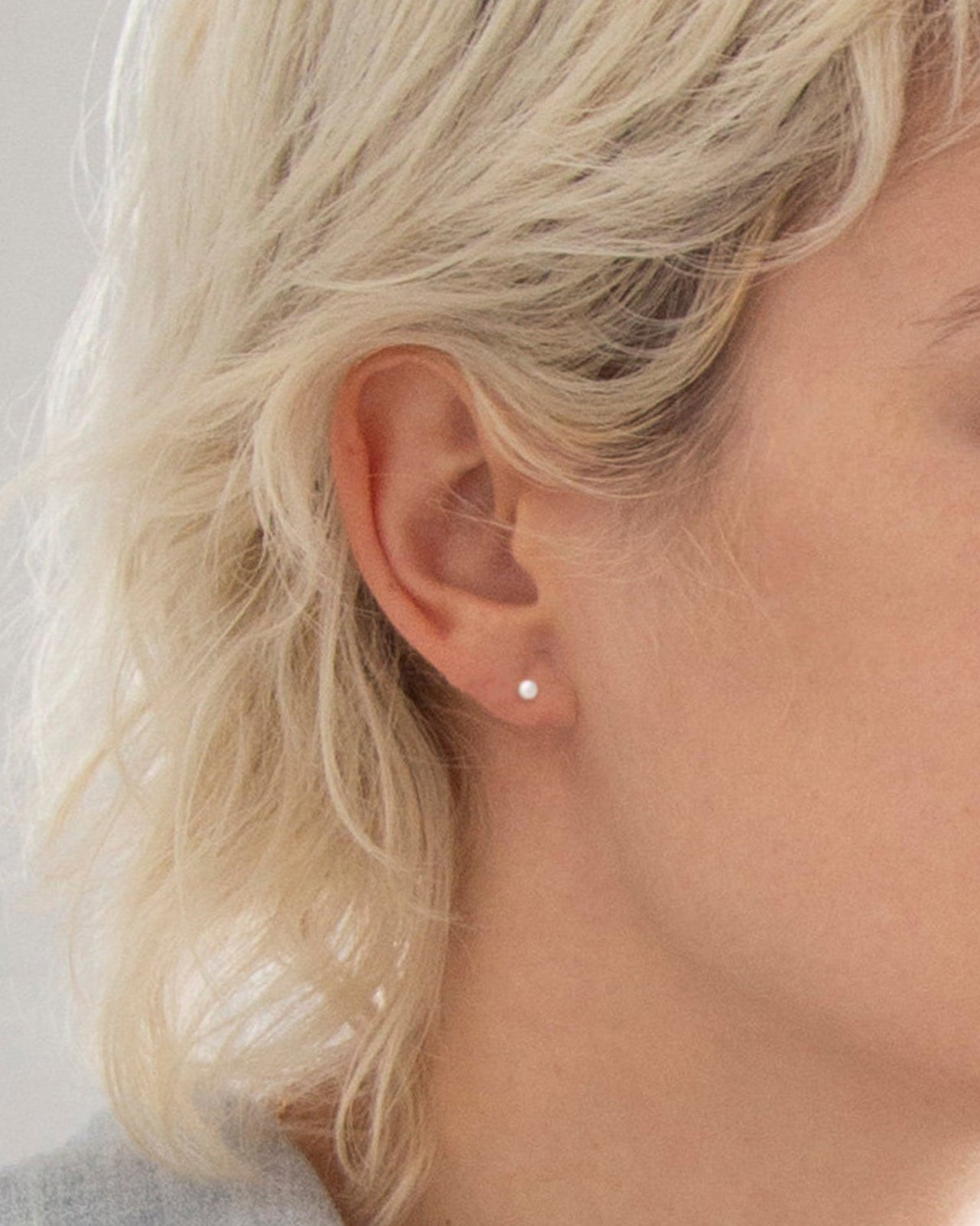 mini pearl stud earrings