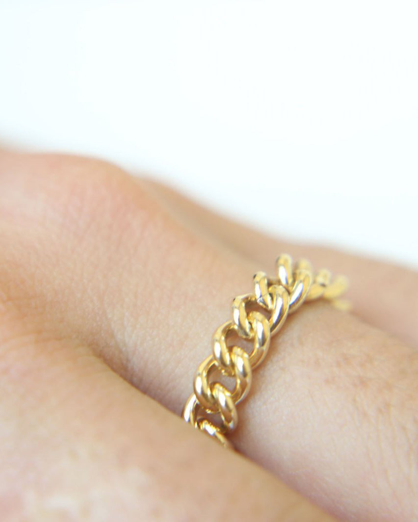 Modern and timeless Curb Link Chain Eternity Band Ring
Perfect as a stacking ring or by itself.